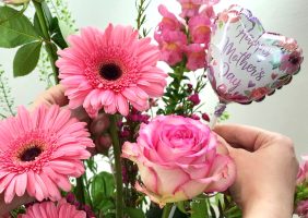 pink gerbera daisy and rose with a happy mothers day balloon